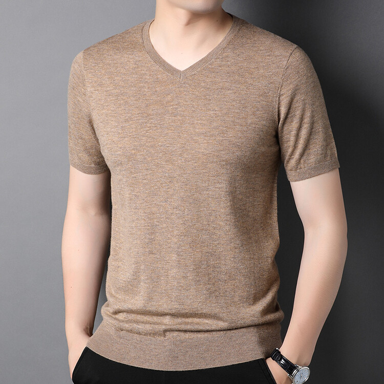 The Timeless Elegance of the Pullover Sweater: Reinventing the Winter Wardrobe