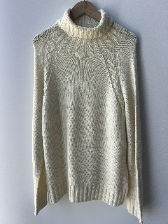 Why Is a Turtleneck Sweater Still One of the Smartest Choices for Modern Wardrobes?